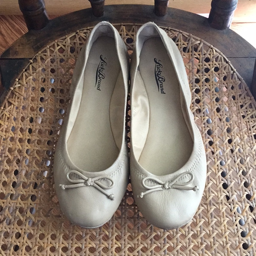 Lucky Brand nude tan ballet flats leather 7.5 bows
